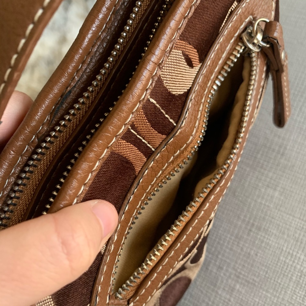 Coach signature small brown swinger bag - Picture 6 of 10